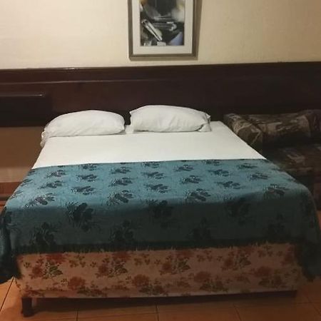 Готель Carnetta'S House Maraval Екстер'єр фото